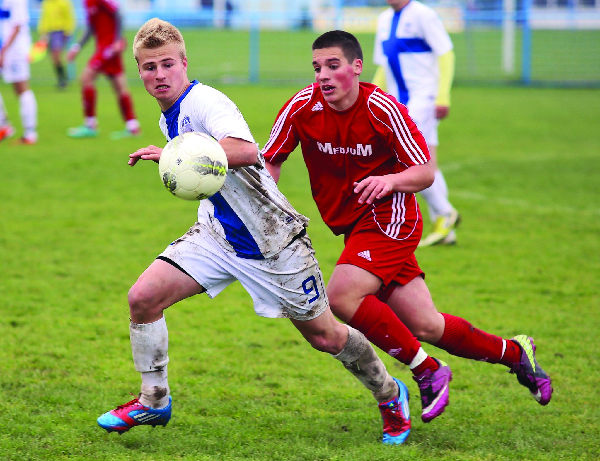 people-men-grass-sport-cmyk-300dpi